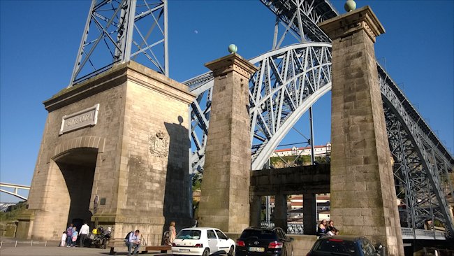 The northern entrance to the lower road bridge