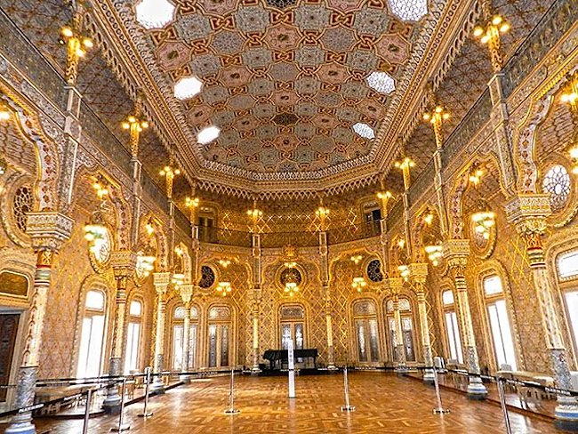 The Stock Exchange of Porto tour Arabian Room