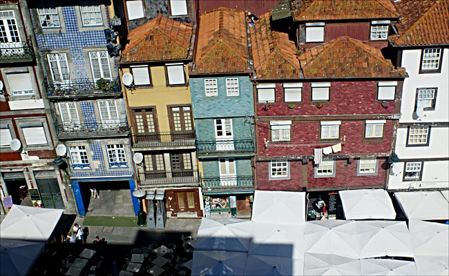 Praca da Ribeira is on the river front in Porto Ribeira piazza is full of tourist cafes
