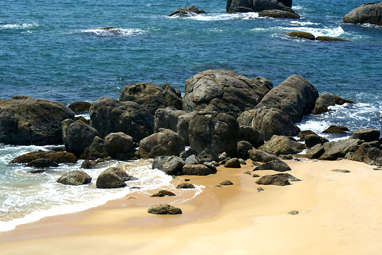 The beach alcoves in Colombo Fort on Marine Drive - Chaitya Road Sri Lanka Colombo Fort Beach