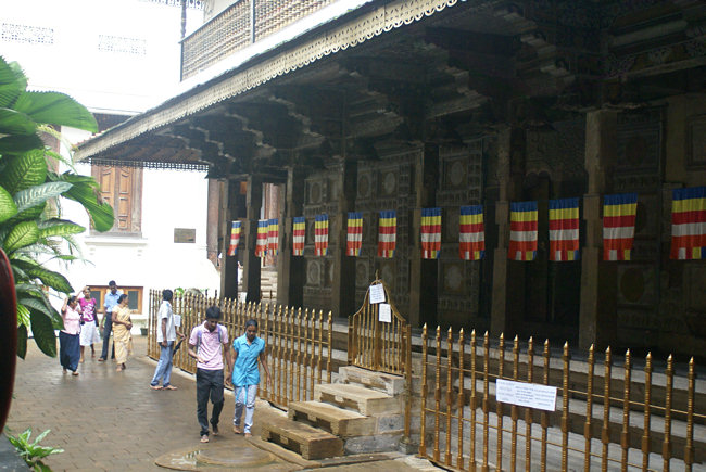 Outside view of the shrine of the Sacred Tooth Relic Sri Dalada Maligawa Sacred Tooth Relic Sri Dalada Maligawa