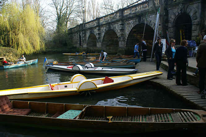 Magdalen Bridge Punt Hire Oxford Weekend City Break Travel Guide Magdalen Bridge Punt Hire