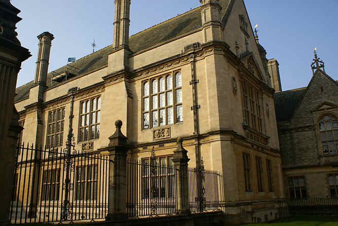 Oxford University - Oxford Weekend City Break Travel Guide Oxford University