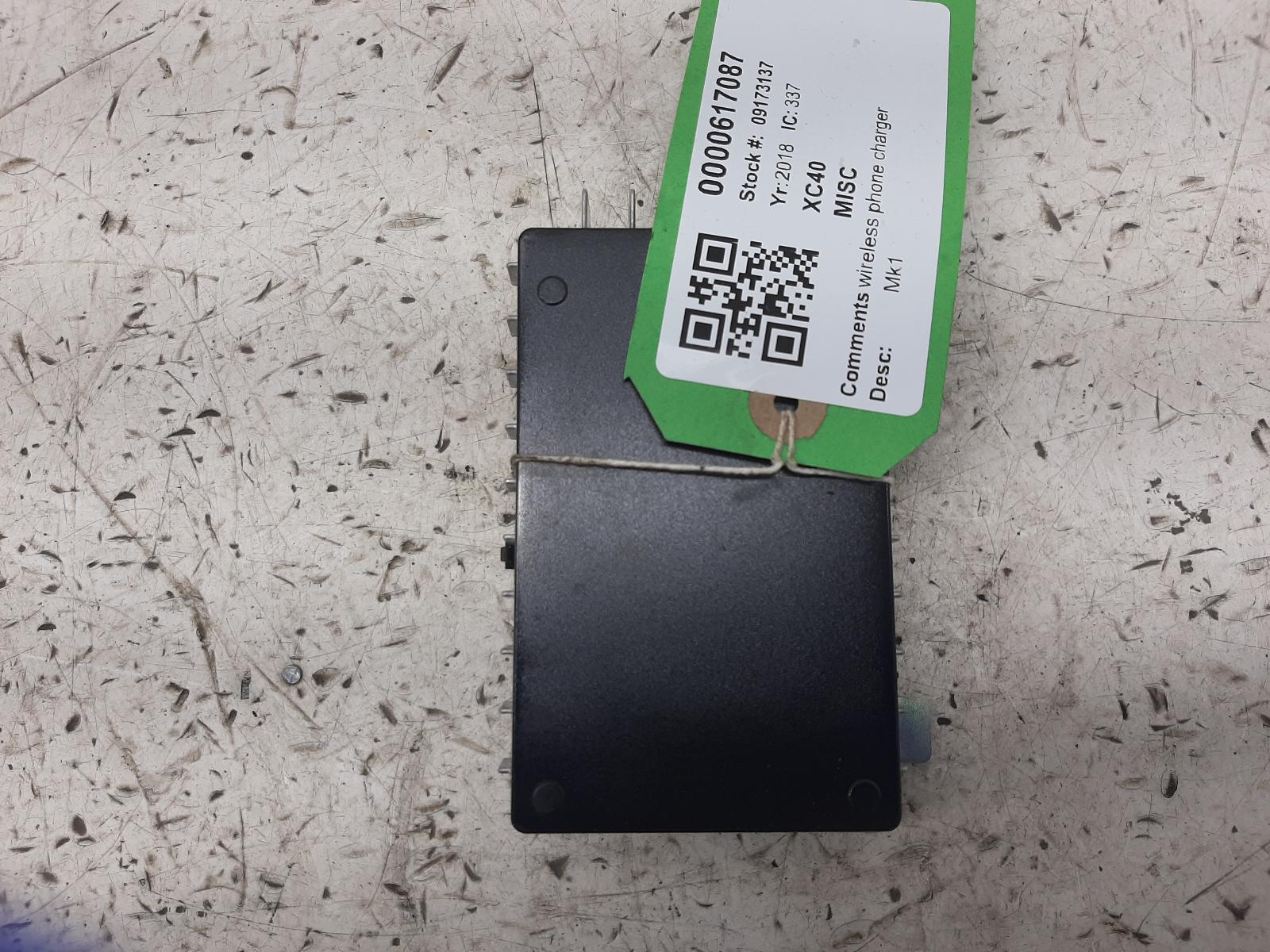 2018 VOLVO XC40 Wireless Phone Charging Dock Pad Assembly | eBay