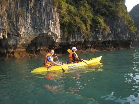 Halong Bucht - mit dem Kayak in der Halong Bucht Halong Bucht - mit dem Kayak in der Halong Bucht