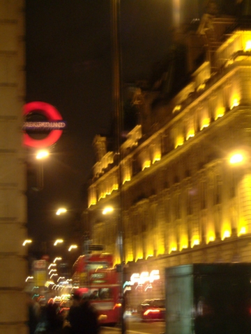 London - Hotel Ritz bei Nacht