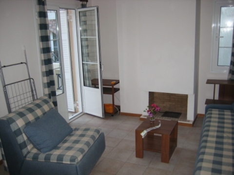 Feriendorf Dionysos bei Sitia - Wohnzimmer mit Ausgang zur Terrasse Feriendorf Dionysos bei Sitia - Wohnzimmer mit Ausgang zur Terrasse
