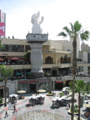 Mall Hollywood Blvd