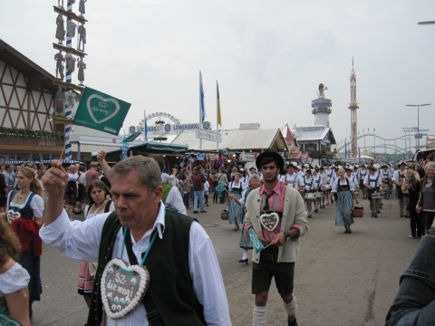 Munich - Wiesn 2009: Trachteneinzug