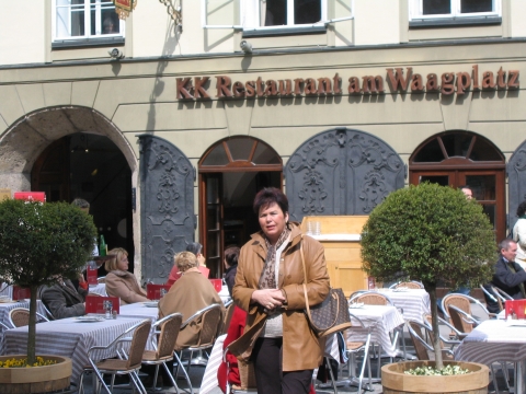 Salzburg - Vor dem KK Restaurant Salzburg - Vor dem KK Restaurant