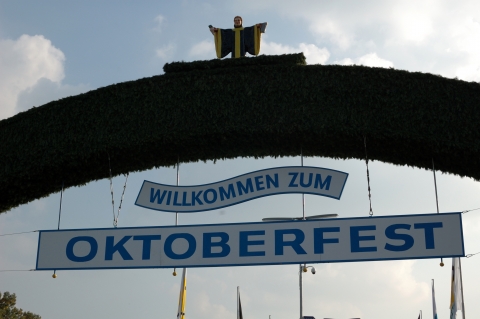 Munich - Haupteingang Oktoberfest 2009