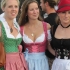 24.09.2009 - Fesche Dirndl in der Nähe des Schottenhamel 24.09.2009 - Fesche Dirndl in der Nähe des Schottenhamel