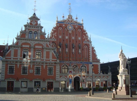 Rīga - Schwarzh&auml;upterhaus mit Roland
