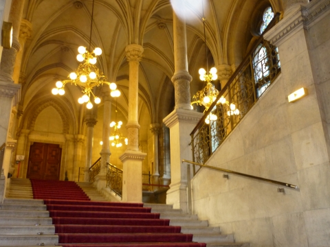 Wien - Prachtaufgang zum Rathaus Wien - Prachtaufgang zum Rathaus