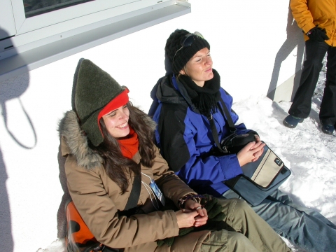 Telfes im Stubai - Sonnenanbeterinnen auf dem Stubaier Gletscher Telfes im Stubai - Sonnenanbeterinnen auf dem Stubaier Gletscher