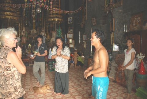 Banteay-Srei - Priester bei Banteay-Srei