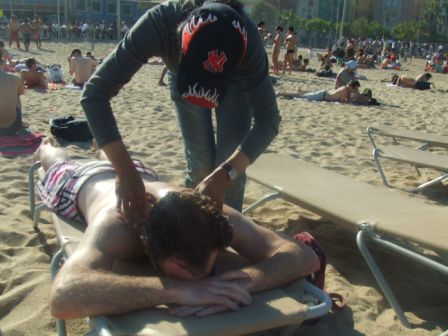 Barcelona - Thai Massage in am Beach in Barceloneta Barcelona - Thai Massage in am Beach in Barceloneta