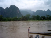Gebirgslandschaft bei Vang Vieng
