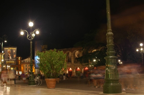 Verona - Stadtplatz vor der Arena in Verona
