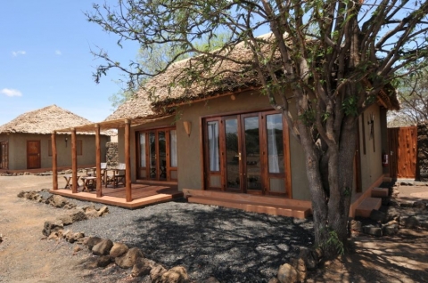 Tsavo National Park West - Eine Junior Suite von außen Tsavo National Park West - Eine Junior Suite von außen