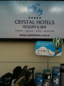 Werbung für Crystal Hotels am Flughafen Antalya