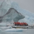 Mit dem Amphibienboot zwischen haushohen Eisbergen hindurch - Jökulsarlon