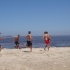 Am Strand findet man auch immer einpaar Leute mit denen man ein wenig kicken kann 