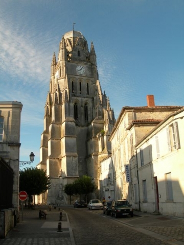 Saintes - Cognac - Saintes Saintes - Cognac - Saintes
