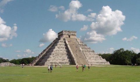 Ruinas Chichén-Itzá - Chichén-Itzá-Pyramide des Kukulkán Ruinas Chichén-Itzá - Chichén-Itzá-Pyramide des Kukulkán