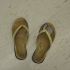 Die ersten Flip Flops haben sich schon verabschiedet. Auch das Klebeband konnte sie nicht retten ;) Die ersten Flip Flops haben sich schon verabschiedet. Auch das Klebeband konnte sie nicht retten ;)