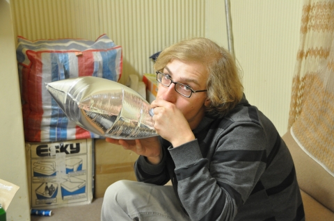 Renmark - Holger weiss, wie man den Guun (Wein in Pappkartons) komplett leer bekommt ;) Renmark - Holger weiss, wie man den Guun (Wein in Pappkartons) komplett leer bekommt ;)