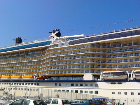 Civitavecchia - Das Schiff jetzt in greifbarer Nähe Civitavecchia - Das Schiff jetzt in greifbarer Nähe