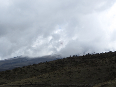 Cotopaxi - hinter den Wolken ist der Cotopaxi Cotopaxi - hinter den Wolken ist der Cotopaxi