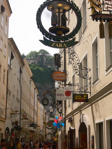 Salzburg - Getreidegasse in Salzburg Salzburg - Getreidegasse in Salzburg