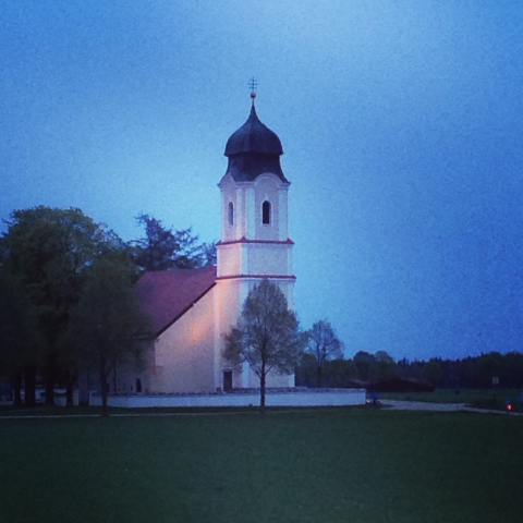 Siegertsbrunn - Leonhardi-Kirche am Vorabend Siegertsbrunn - Leonhardi-Kirche am Vorabend