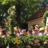 Kindergarten-Wagen auf dem Leonhardi-Umzug 2015 Kindergarten-Wagen auf dem Leonhardi-Umzug 2015