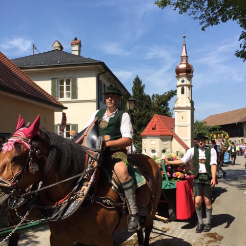 Siegertsbrunn - Nachbau der Leonhardi-Kirche auf dem Leonhardi-Fahrt 2015 - Bild 74 Siegertsbrunn - Nachbau der Leonhardi-Kirche auf dem Leonhardi-Fahrt 2015 - Bild 74