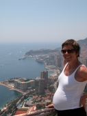 Sylvie genie&szlig;t den herrlichen Blick auf Monaco