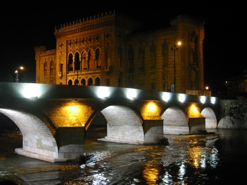 Sarajevo - Brücke über dem Fluss Miljacka Sarajevo - Brücke über dem Fluss Miljacka