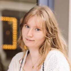 Sofya, Tutor in Teddington