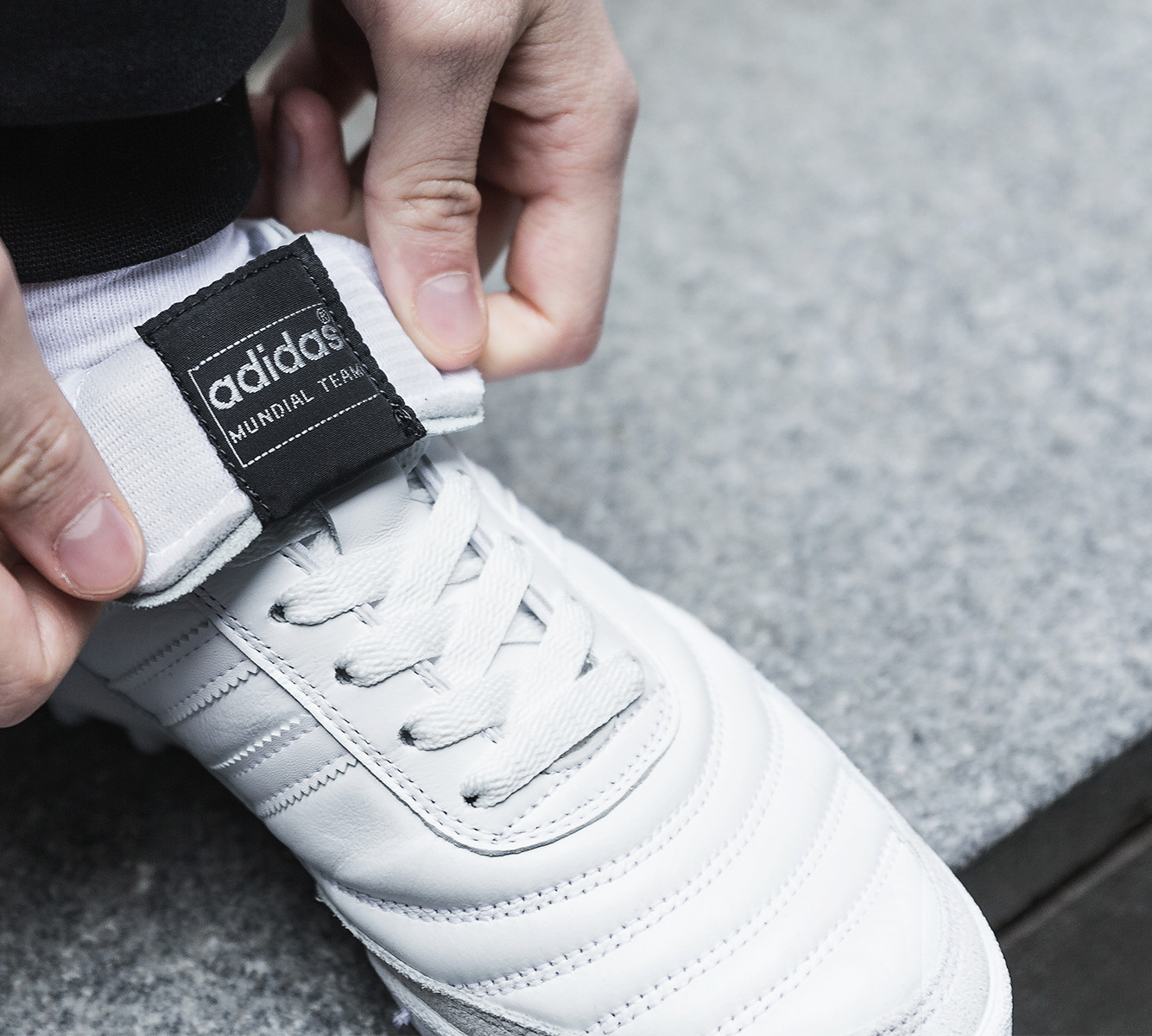 専用！お値下げ！adidas MUNDIAL TEAM adidas MUNDIAL TEAM RS FTWWHT/FTWWHT/GUM3 （アディダス