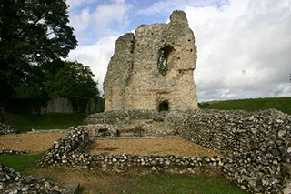 Ludgershall Castle and Cross