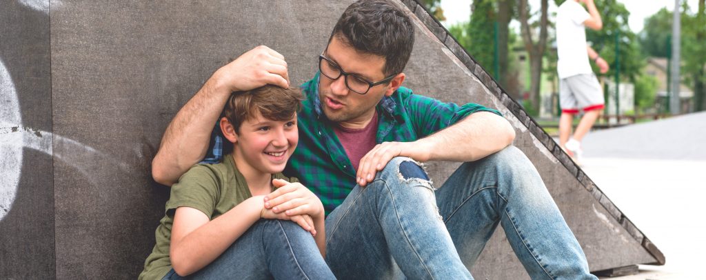 vater_sohn_pubertaet_lachen