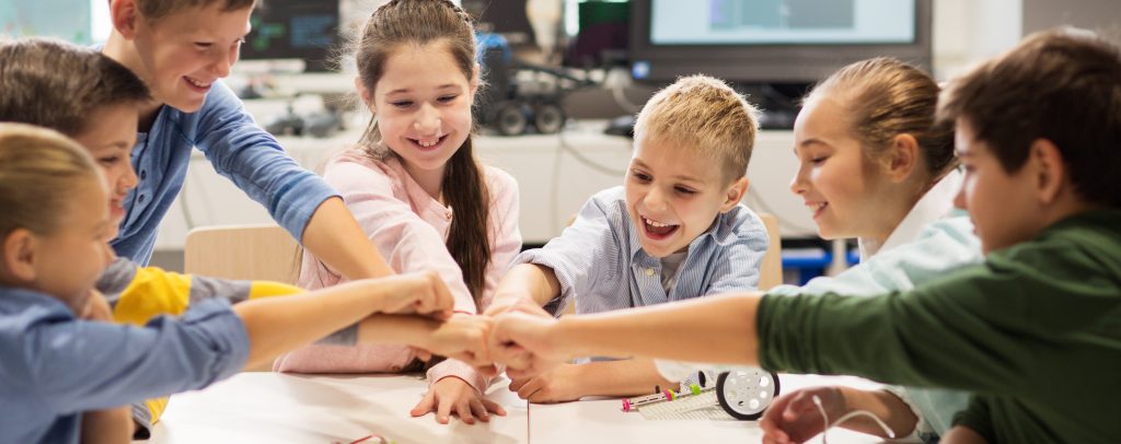 kinder-hilfsbereit-gruppe