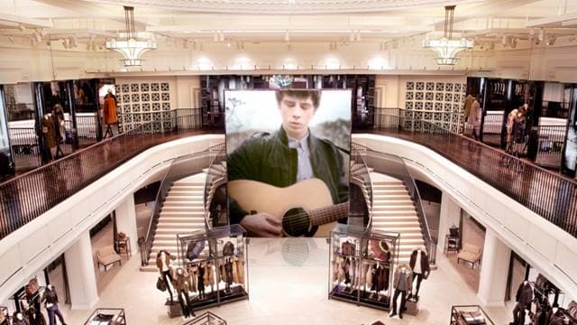 image of virtual burberry store