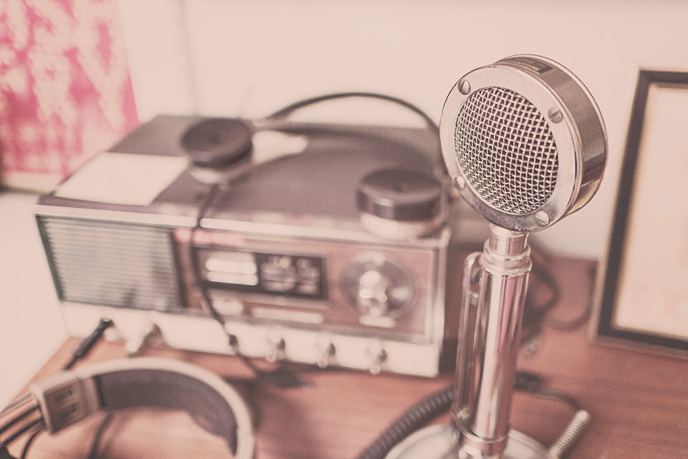 photograph picture of an old radio unit