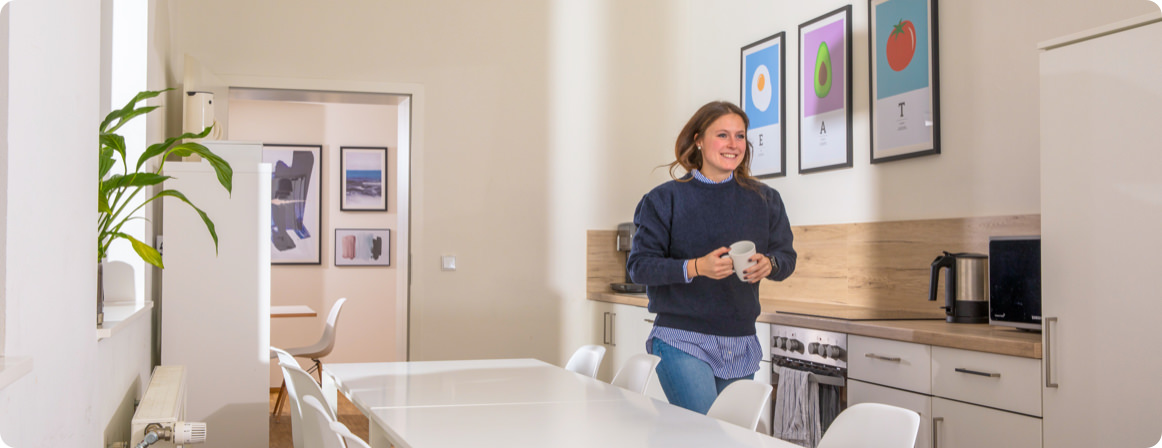 picture of Tessa smiling in the Userlike kitchen