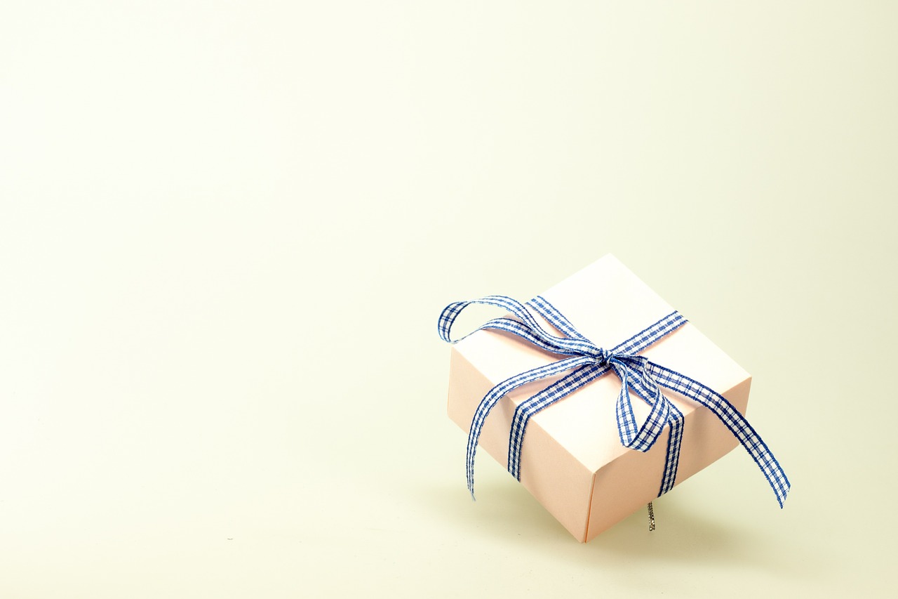 photograph picture of a present box gift