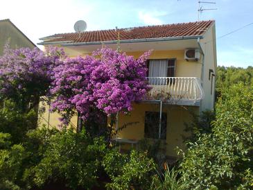 Property - Apartments and Rooms 100 Property Stari Grad (Hvar) - Accommodation 100 - Apartments and Rooms with pebble beach.