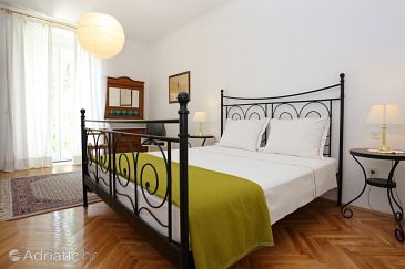 Bedroom Trpanj, Bedroom u smještaju tipa room, dopusteni kucni ljubimci i WIFI.